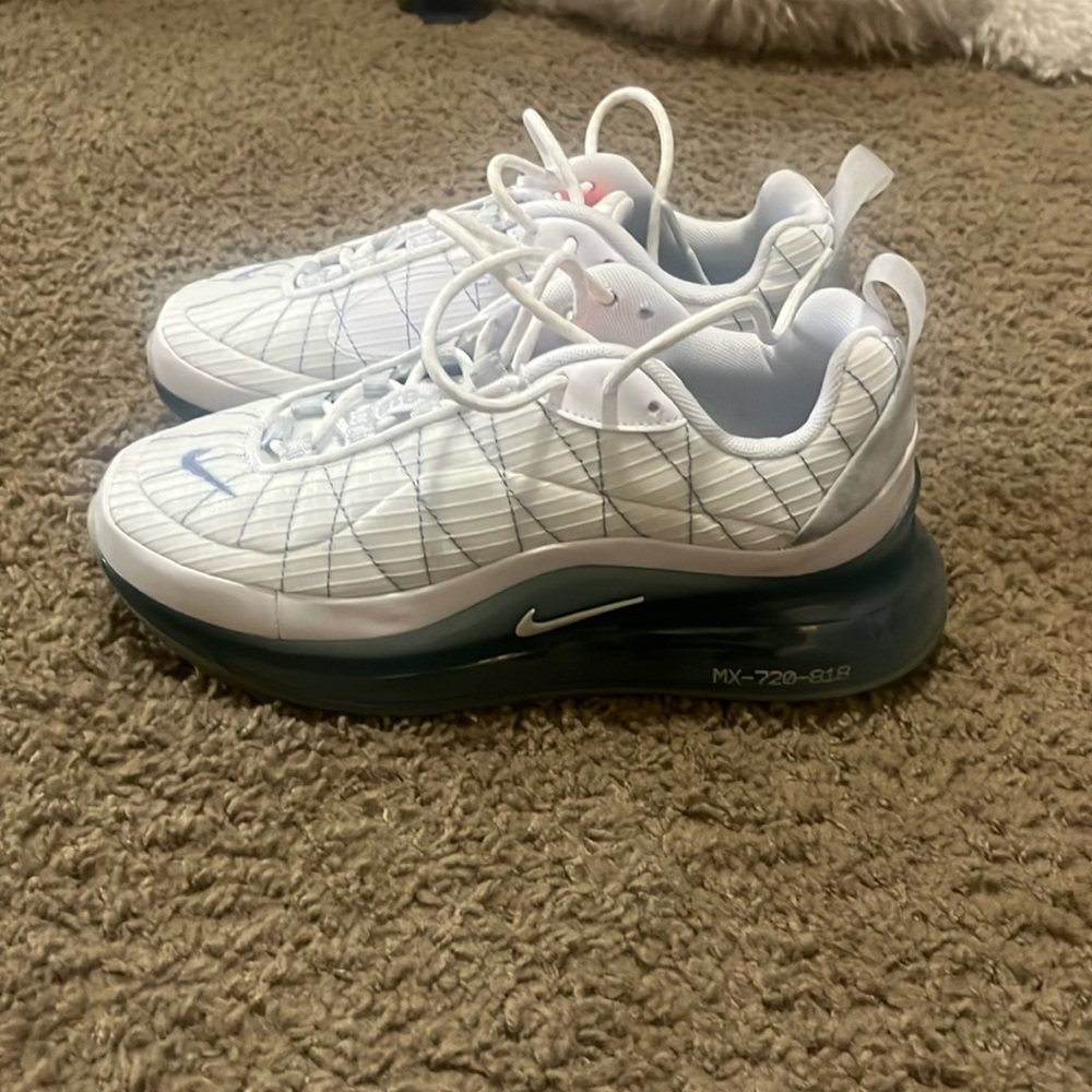 Sold |Nike Airmax 720 GS Boys size 5